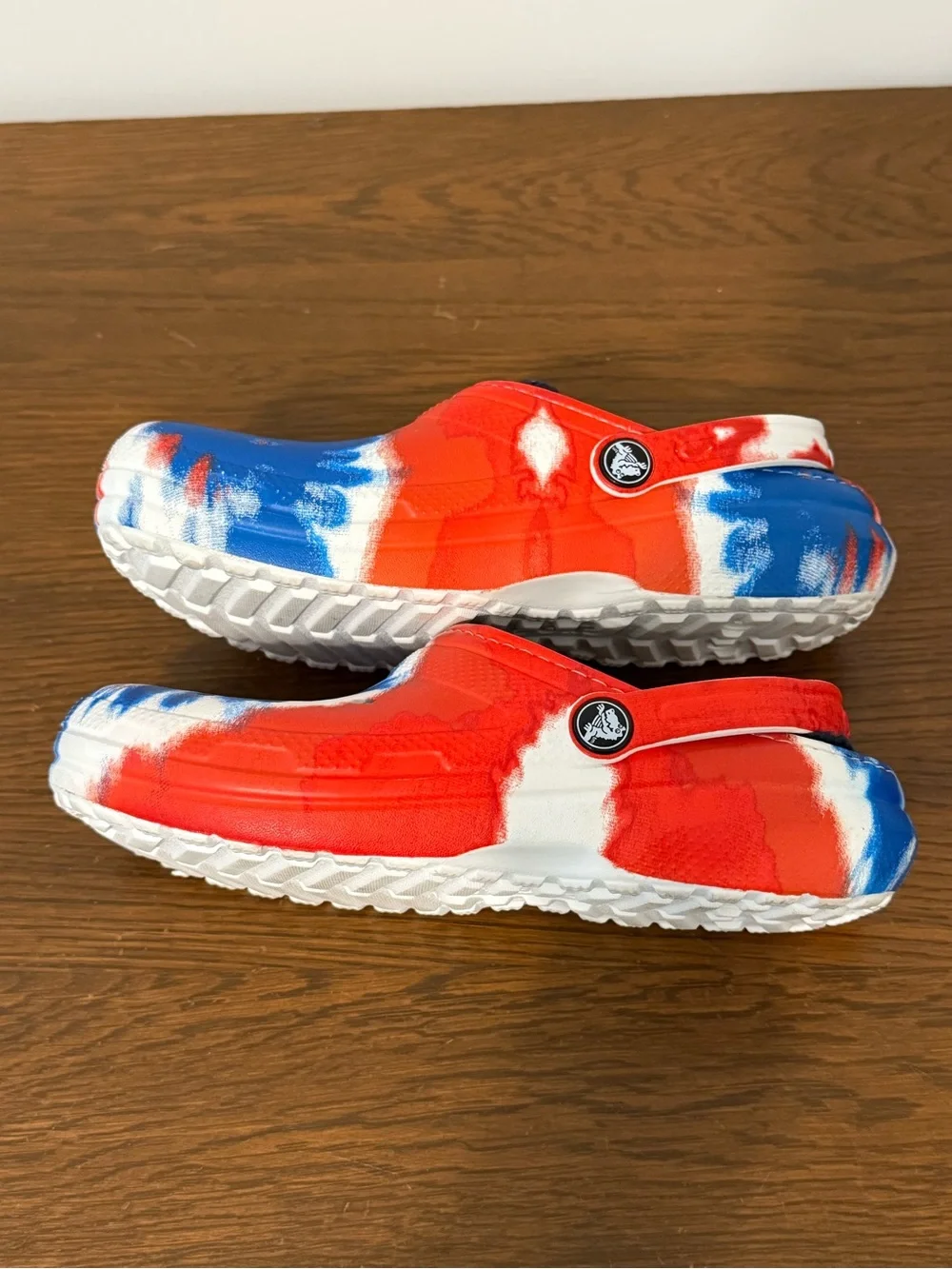 CROCS Kids Tie-Dye Clog in Red White Blue size 4